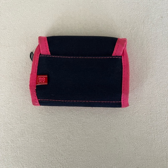 Roxy denim and hot pink wallet - Picture 2 of 5
